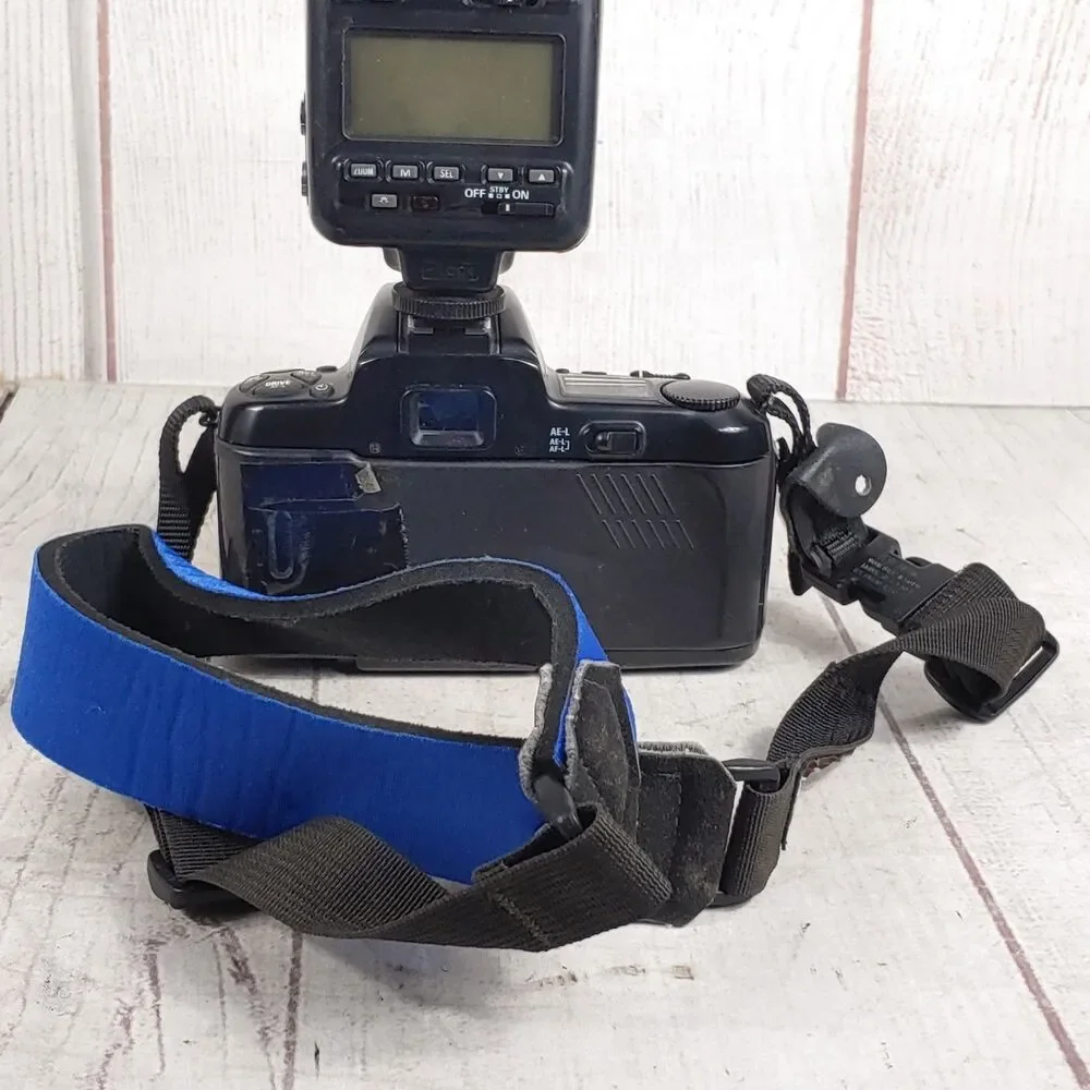 UNTESTED - Nikon N6006 AF Film Camera w/ Lens and Flash - PARTS OR REPAIR